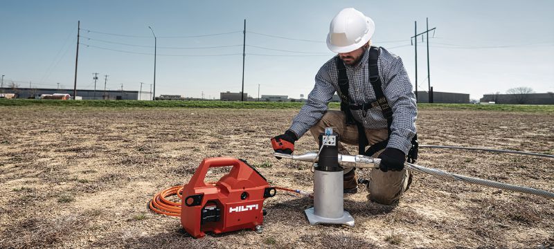 NUN 10K-22 akumulatora hidrauliskais sūknis 10 000 PSI (700 bāri) akumulatora hidrauliskais sūknis ir paredzēts pazemes un bruņotu kabeļu lielas slodzes griešanas/saspiešanas un attālinātiem griešanas darbiem (Nuron akumulators) – tālvadības pults iekļauta komplektā Pielietojumi 1